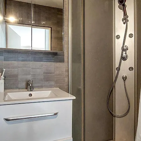דירה 1 Bedroom Cozy In אודנאז'