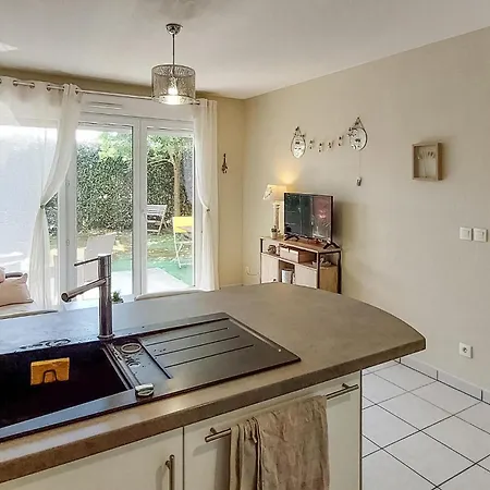 1 Bedroom Cozy In דירה *