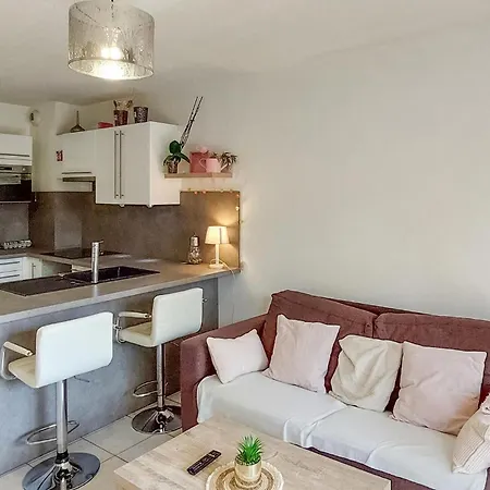 1 Bedroom Cozy Apartment In Audenge * Оданж